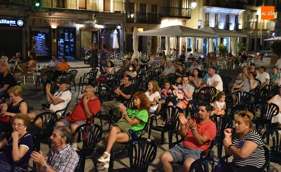Foto 5 - Ra&uacute;l de Dios abre los conciertos de folklore en la Plaza Mayor mirobrigense