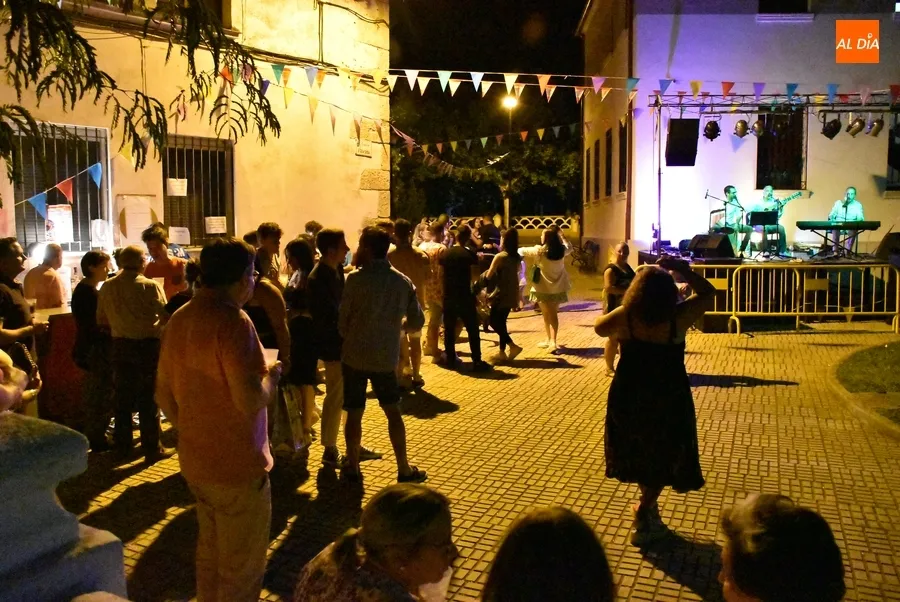Foto 11 - Gran animaci&oacute;n en el concierto de Akay Flamenco en el barrio de San Andr&eacute;s