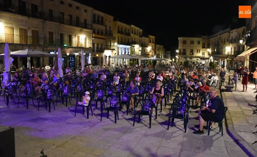Foto 2 - Ra&uacute;l de Dios abre los conciertos de folklore en la Plaza Mayor mirobrigense