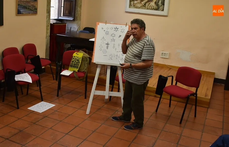 Foto 4 - Carlos Garc&iacute;a Medina abre con una sesi&oacute;n de dibujo etnogr&aacute;fico los talleres de cultura