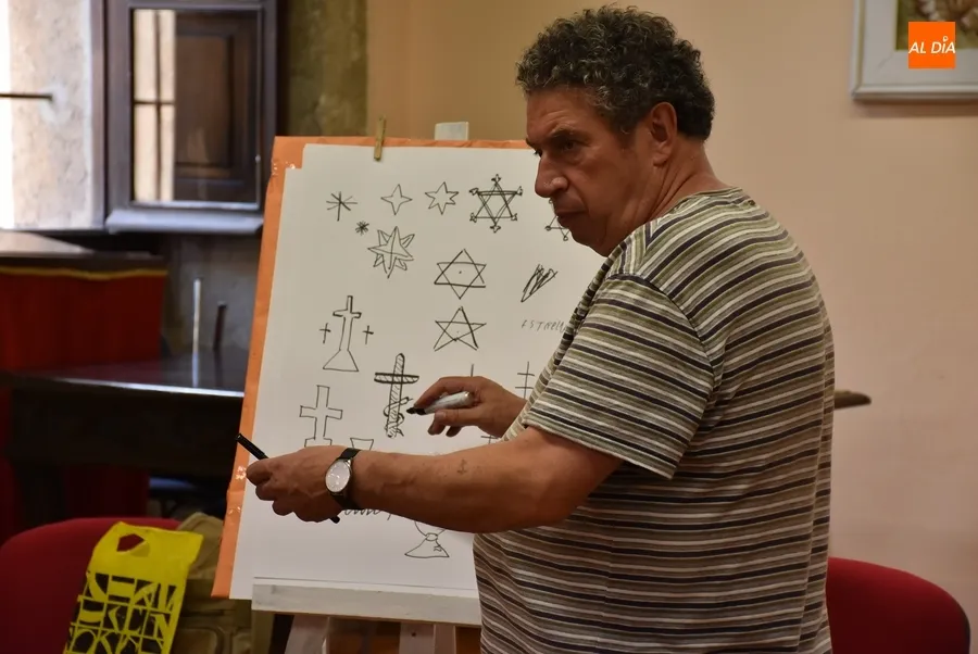 Foto 3 - Carlos Garc&iacute;a Medina abre con una sesi&oacute;n de dibujo etnogr&aacute;fico los talleres de cultura