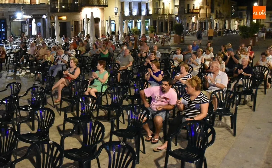 Foto 9 - El grupo portugu&eacute;s Tragsa anima la velada del mi&eacute;rcoles en la Plaza Mayor