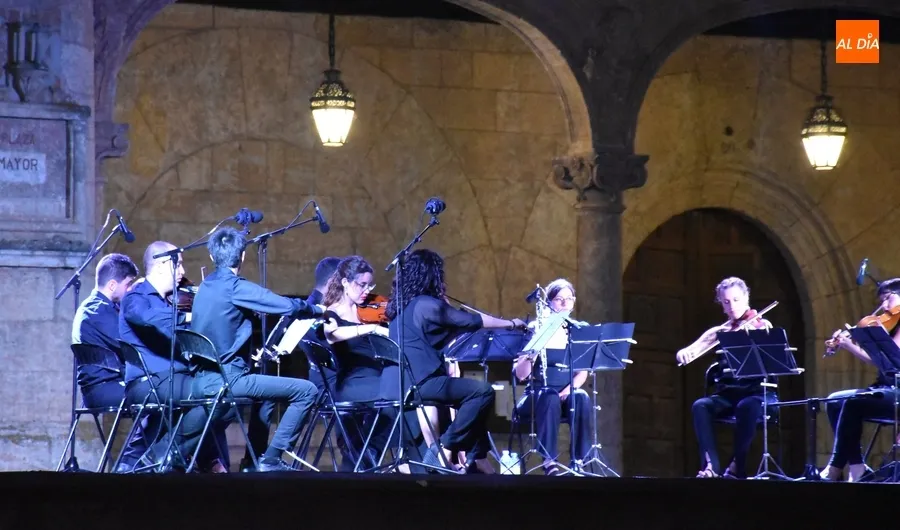 Foto 5 - Noche de cine en la Plaza Mayor con la Orquesta de C&aacute;mara del Casino de Salamanca