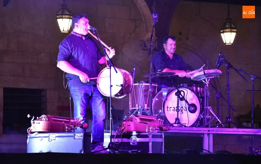 Foto 6 - El grupo portugu&eacute;s Tragsa anima la velada del mi&eacute;rcoles en la Plaza Mayor