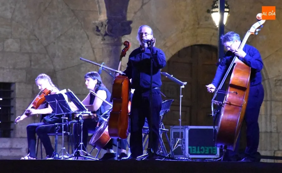Foto 6 - Noche de cine en la Plaza Mayor con la Orquesta de C&aacute;mara del Casino de Salamanca