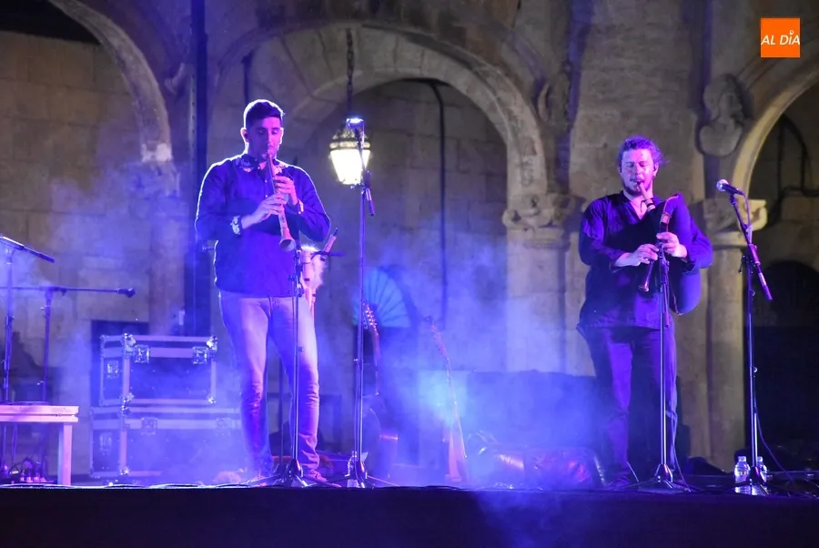 Foto 4 - El grupo portugu&eacute;s Tragsa anima la velada del mi&eacute;rcoles en la Plaza Mayor
