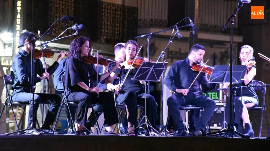 Foto 8 - Noche de cine en la Plaza Mayor con la Orquesta de C&aacute;mara del Casino de Salamanca