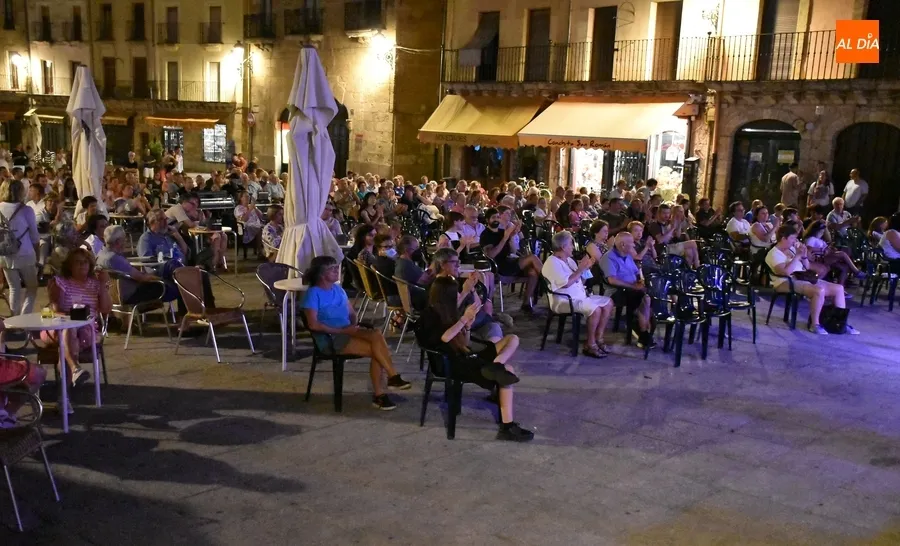 Foto 10 - Noche de cine en la Plaza Mayor con la Orquesta de C&aacute;mara del Casino de Salamanca