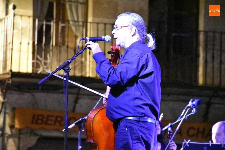 Foto 11 - Noche de cine en la Plaza Mayor con la Orquesta de C&aacute;mara del Casino de Salamanca