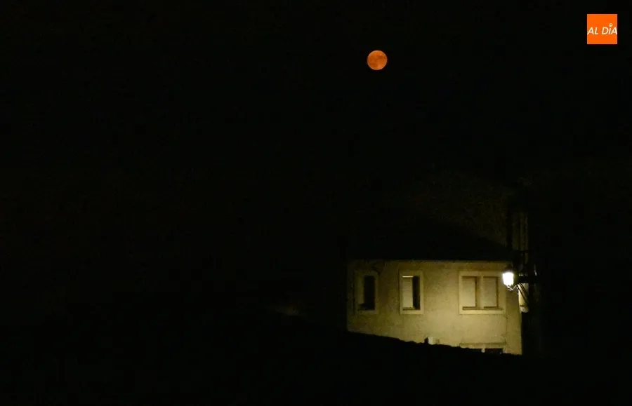 Foto 2 - 1Foto: Luna llena de fuego
