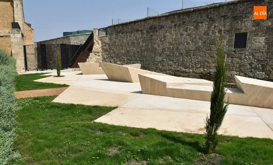 Foto 7 - As&iacute; luce el nuevo foso que se ha configurado en la Plazuela de Amayuelas