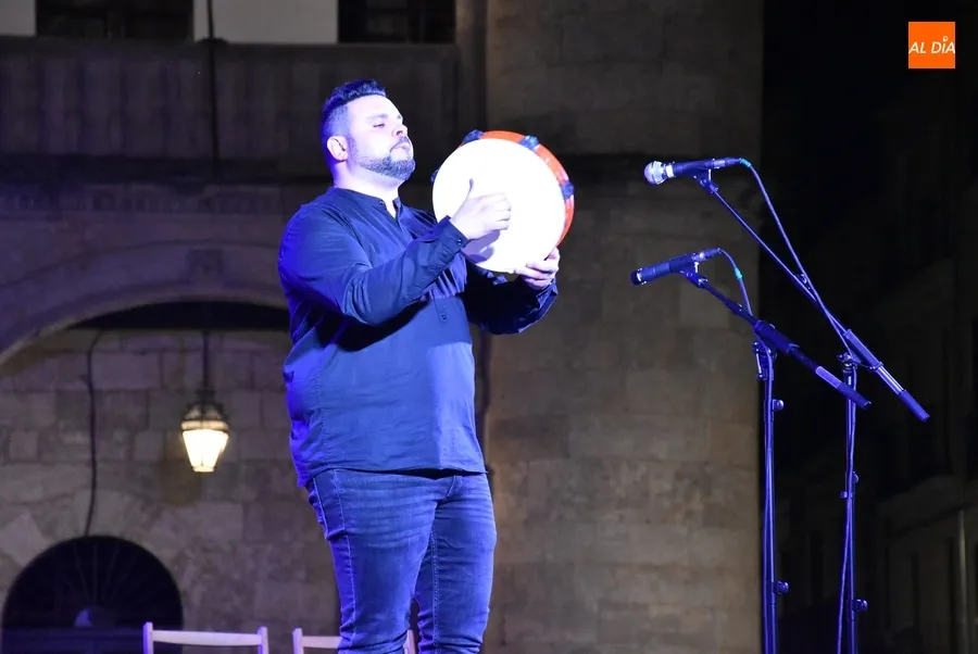 Foto 3 - Luis Antonio Pedraza, descendiente de Campillo de Azaba, lidera la noche del jueves en la Plaza
