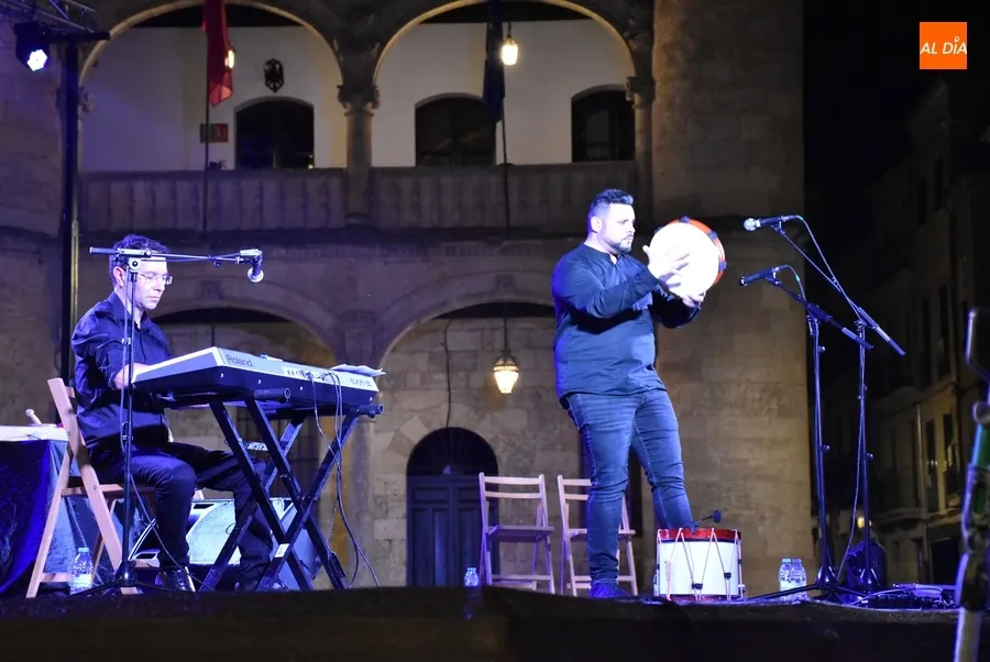 Foto 5 - Luis Antonio Pedraza, descendiente de Campillo de Azaba, lidera la noche del jueves en la Plaza