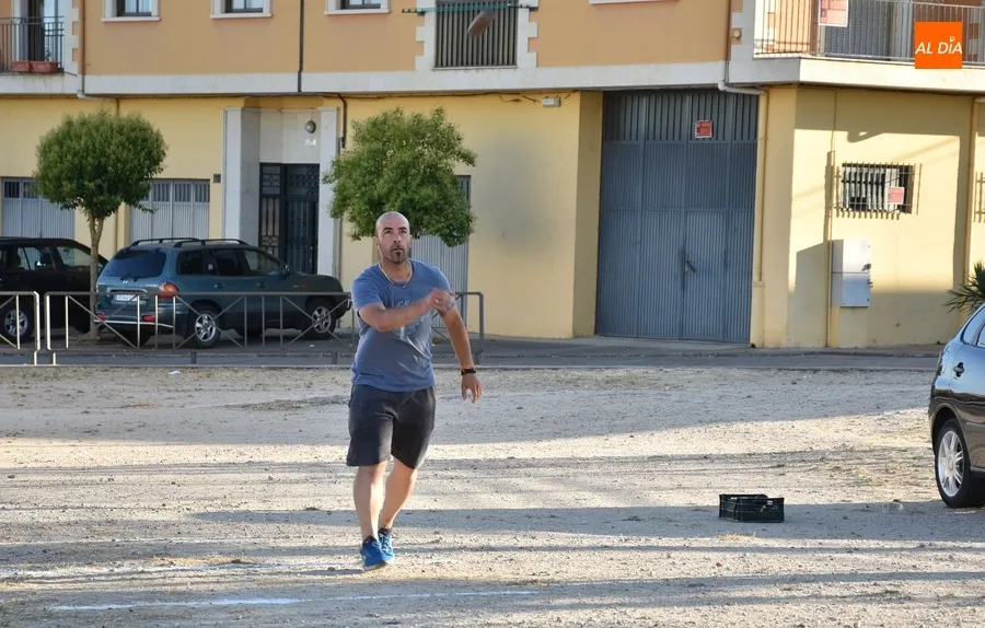 Foto 10 - El barrio de Las Canteras abre sus fiestas vecinales jugando a la calva