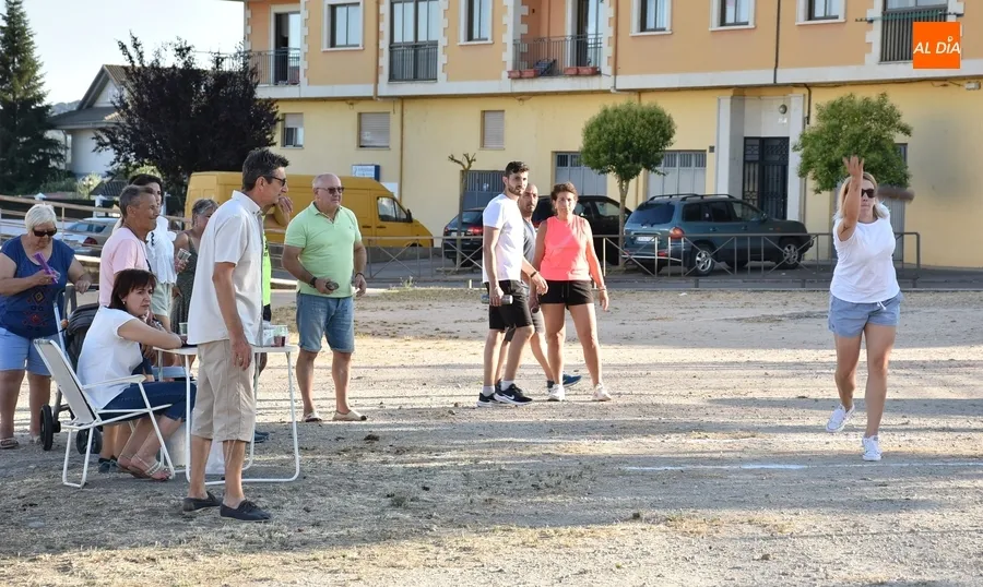 Foto 11 - El barrio de Las Canteras abre sus fiestas vecinales jugando a la calva