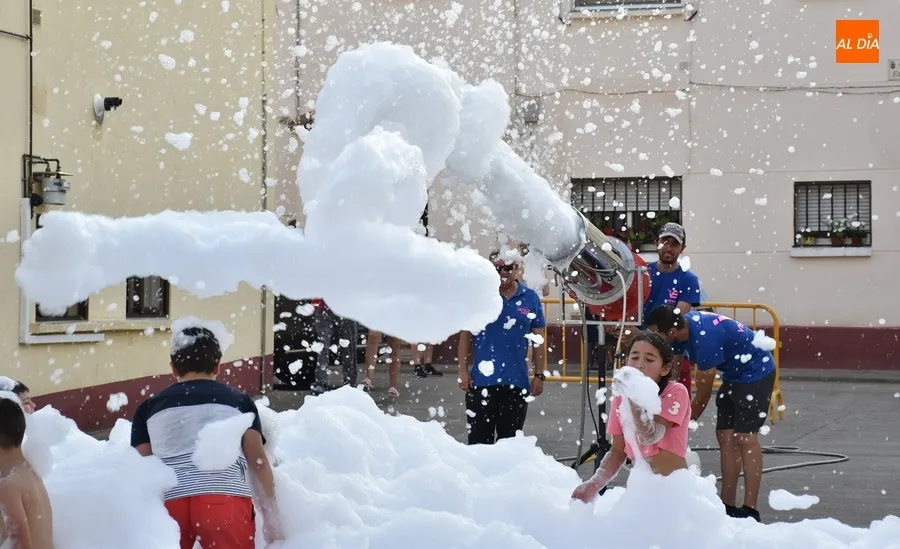 Foto 5 - Los ni&ntilde;os protagonizan el arranque de las fiestas de la Avenida de Espa&ntilde;a