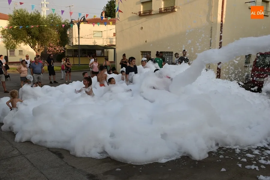 Foto 9 - Los ni&ntilde;os protagonizan el arranque de las fiestas de la Avenida de Espa&ntilde;a