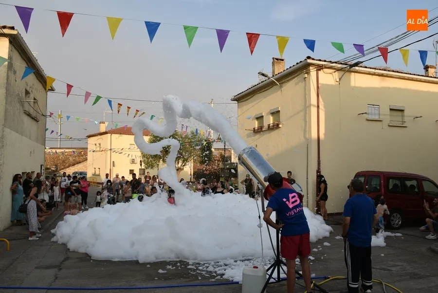 Foto 10 - Los ni&ntilde;os protagonizan el arranque de las fiestas de la Avenida de Espa&ntilde;a
