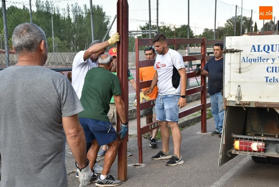 Foto 9 - El Barrio Nuevo se prepara para su esperada cita taurina del s&aacute;bado