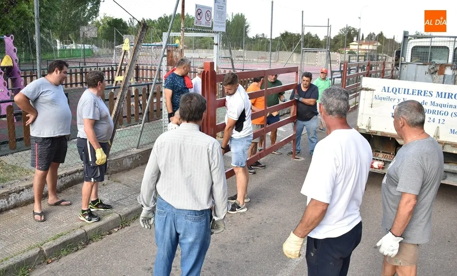 Foto 10 - El Barrio Nuevo se prepara para su esperada cita taurina del s&aacute;bado