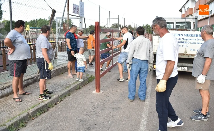 Foto 11 - El Barrio Nuevo se prepara para su esperada cita taurina del s&aacute;bado