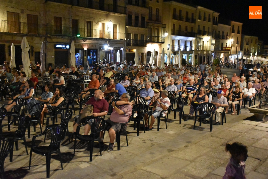 Foto 4 - Ciudad Rodrigo vive un hermanamiento más lúdico con Cáceres a través de la música