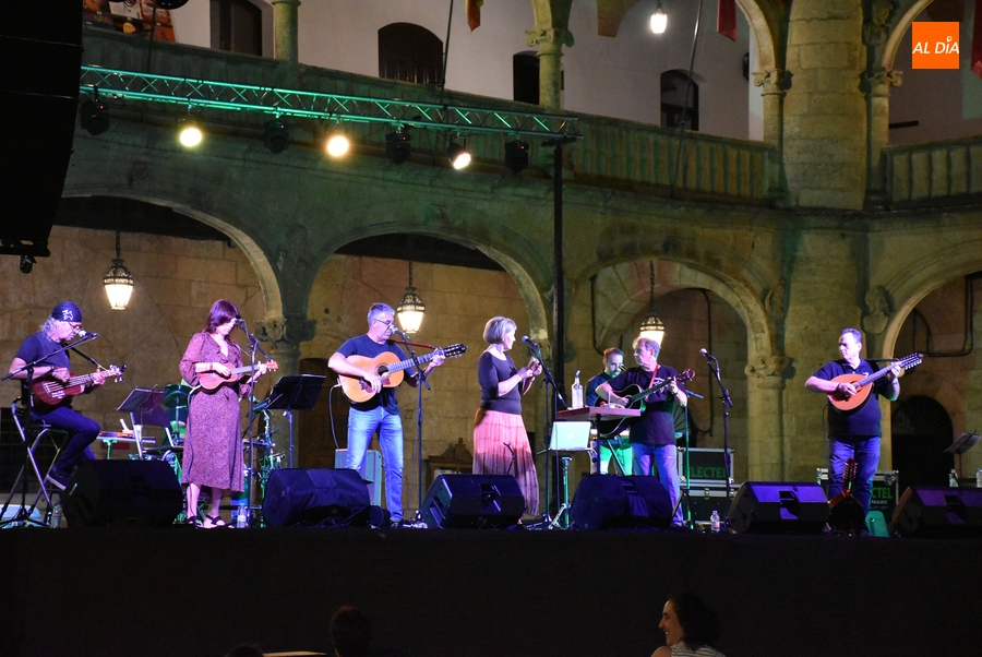 Foto 3 - Ciudad Rodrigo vive un hermanamiento más lúdico con Cáceres a través de la música