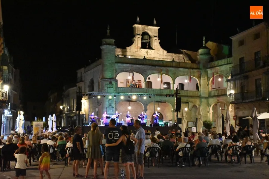 Foto 2 - Ciudad Rodrigo vive un hermanamiento m&aacute;s l&uacute;dico con C&aacute;ceres a trav&eacute;s de la m&uacute;sica