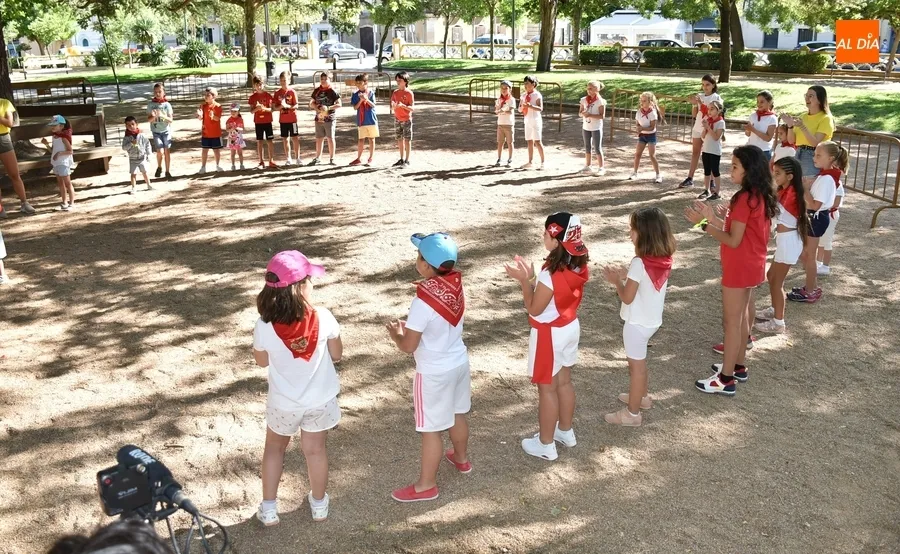 Foto 9 - Miembros del Equipo de Gobierno visitan &lsquo;Nos reciclamos en verano&rsquo;