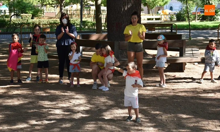 Foto 8 - Miembros del Equipo de Gobierno visitan &lsquo;Nos reciclamos en verano&rsquo;