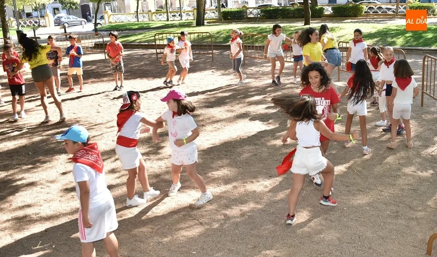 Foto 7 - Miembros del Equipo de Gobierno visitan &lsquo;Nos reciclamos en verano&rsquo;