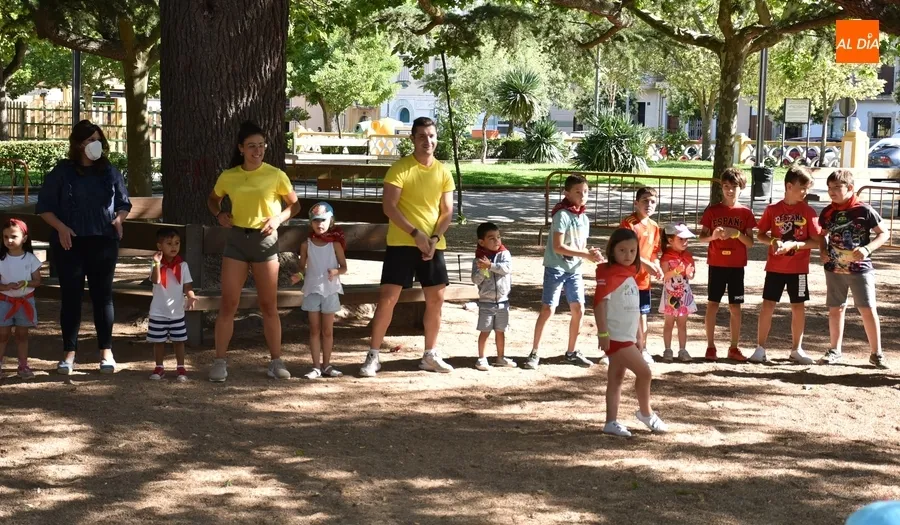 Foto 5 - Miembros del Equipo de Gobierno visitan &lsquo;Nos reciclamos en verano&rsquo;