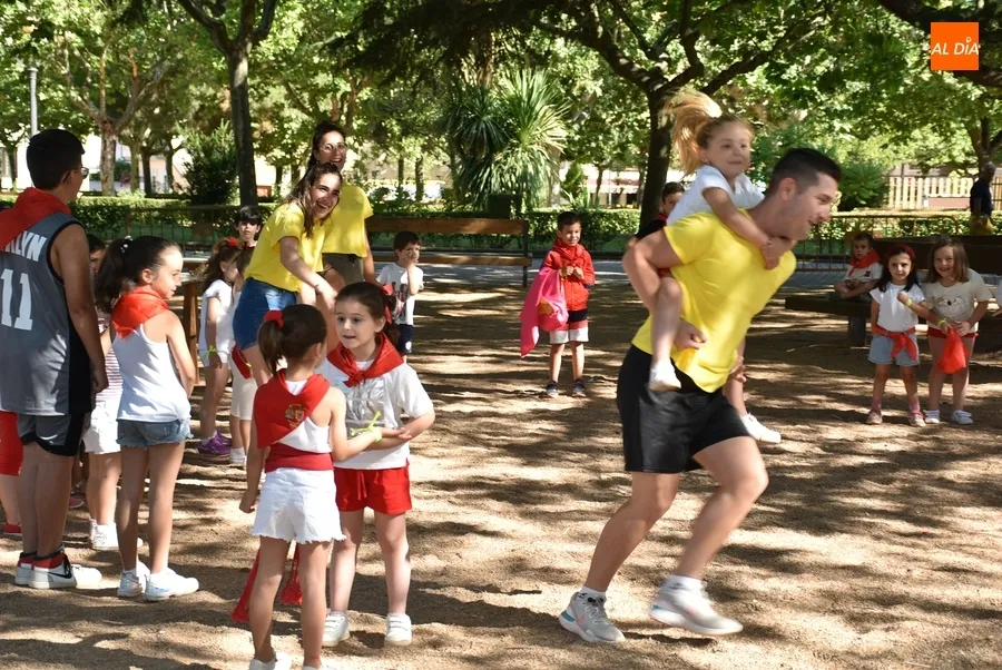 Foto 2 - Miembros del Equipo de Gobierno visitan &lsquo;Nos reciclamos en verano&rsquo;