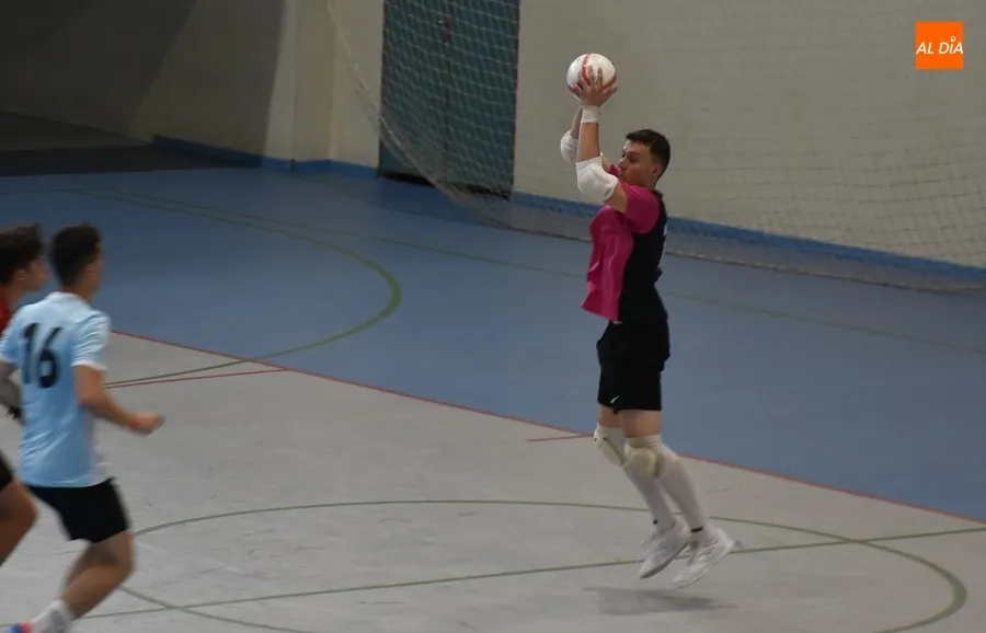 Foto 2 - El calor marca el espectacular marat&oacute;n de partidos del Torneo 48 Horas del III Columnas