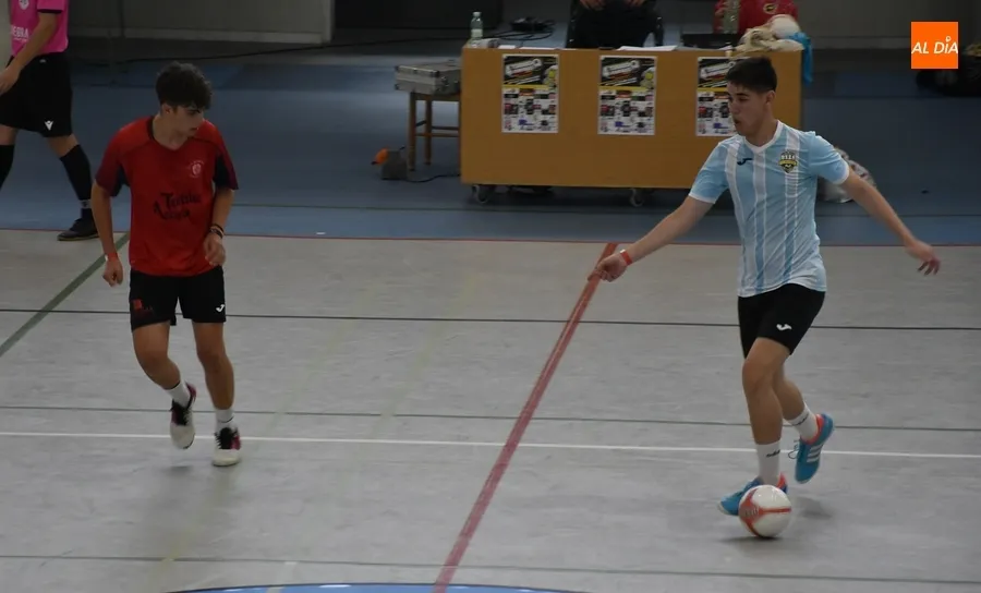 Foto 3 - El calor marca el espectacular marat&oacute;n de partidos del Torneo 48 Horas del III Columnas