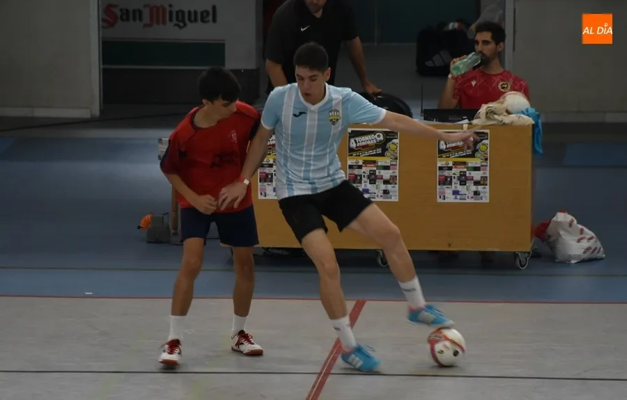 Foto 4 - El calor marca el espectacular marat&oacute;n de partidos del Torneo 48 Horas del III Columnas