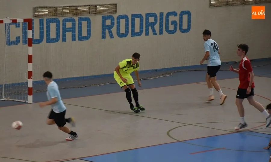 Foto 5 - El calor marca el espectacular marat&oacute;n de partidos del Torneo 48 Horas del III Columnas