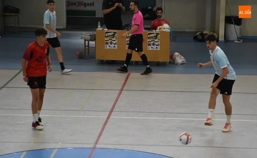 Foto 6 - El calor marca el espectacular marat&oacute;n de partidos del Torneo 48 Horas del III Columnas