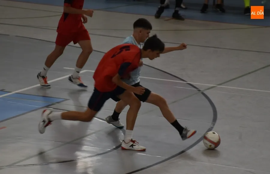 Foto 7 - El calor marca el espectacular marat&oacute;n de partidos del Torneo 48 Horas del III Columnas
