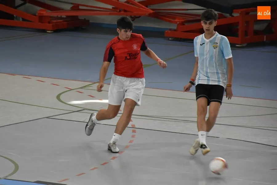Foto 11 - El calor marca el espectacular marat&oacute;n de partidos del Torneo 48 Horas del III Columnas