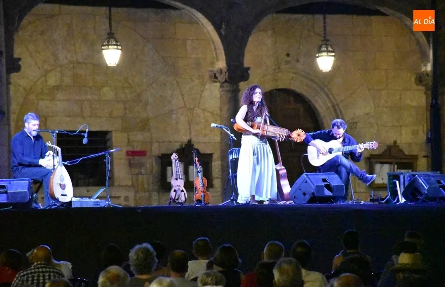 Foto 2 - Ana Alcaide clausura junto a su nyckelharpa las Noches de Cultura de la Diputaci&oacute;n