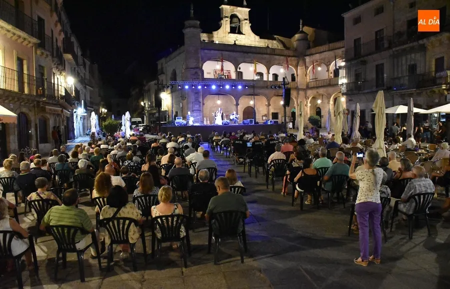 Foto 3 - Ana Alcaide clausura junto a su nyckelharpa las Noches de Cultura de la Diputaci&oacute;n