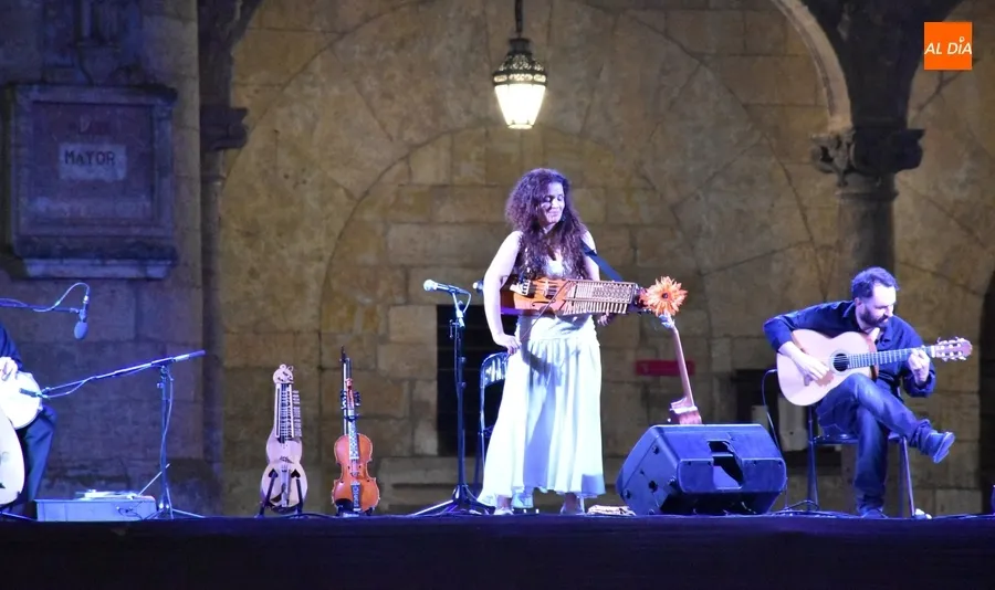 Foto 5 - Ana Alcaide clausura junto a su nyckelharpa las Noches de Cultura de la Diputaci&oacute;n