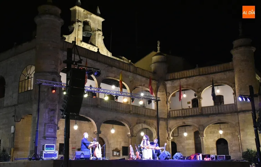 Foto 8 - Ana Alcaide clausura junto a su nyckelharpa las Noches de Cultura de la Diputaci&oacute;n