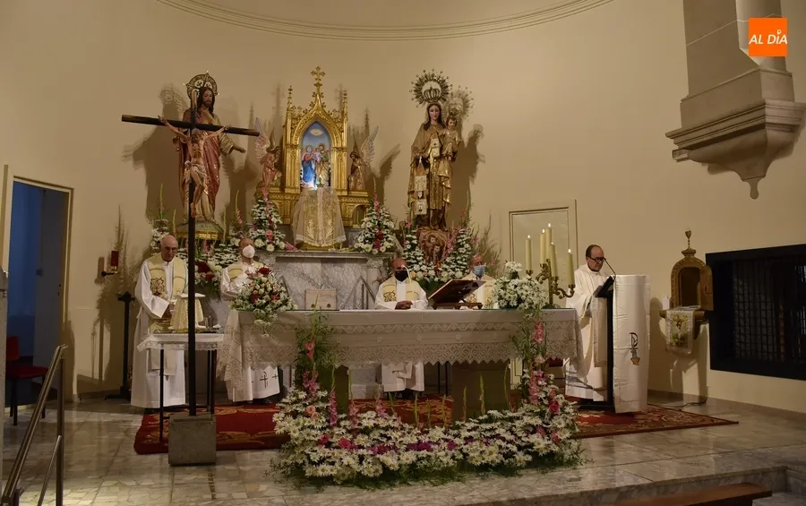 Foto 6 - Amplia asistencia de fieles a la celebraci&oacute;n del d&iacute;a grande de la Virgen del Carmen