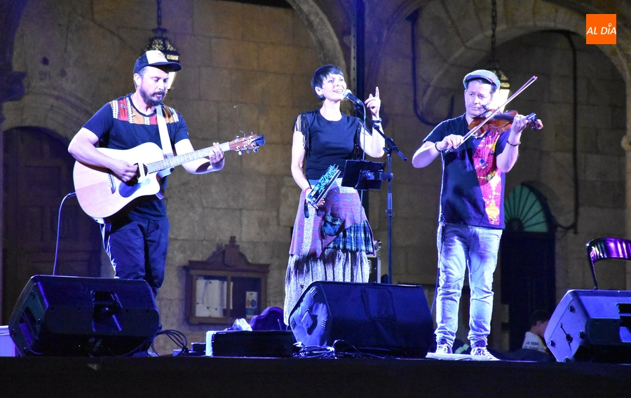 Foto 2 - Folk on Crest cierra la semana de conciertos en la Plaza Mayor mirobrigense