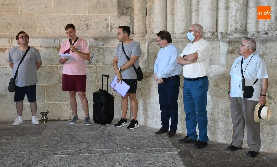 Foto 4 - Sale de Ciudad Rodrigo un grupo de 54 personas rumbo a la Peregrinaci&oacute;n Europea de J&oacute;venes de Santiago