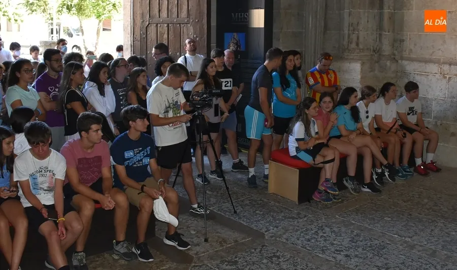 Foto 7 - Sale de Ciudad Rodrigo un grupo de 54 personas rumbo a la Peregrinaci&oacute;n Europea de J&oacute;venes de Santiago