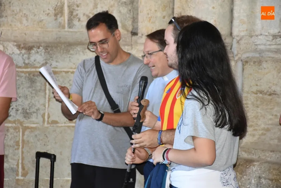 Foto 9 - Sale de Ciudad Rodrigo un grupo de 54 personas rumbo a la Peregrinaci&oacute;n Europea de J&oacute;venes de Santiago