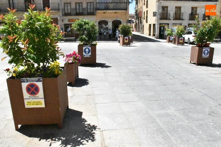 Foto 3 - La Plaza Mayor, libre ya de veh&iacute;culos salvo por los &lsquo;despistados&rsquo;